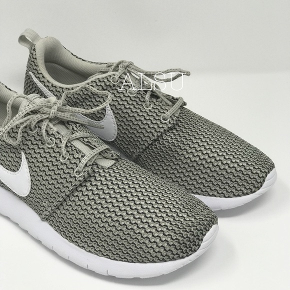 NWT Nike Roshe One GS Light Bone White k/W AUTHENT - Picture 5 of 8